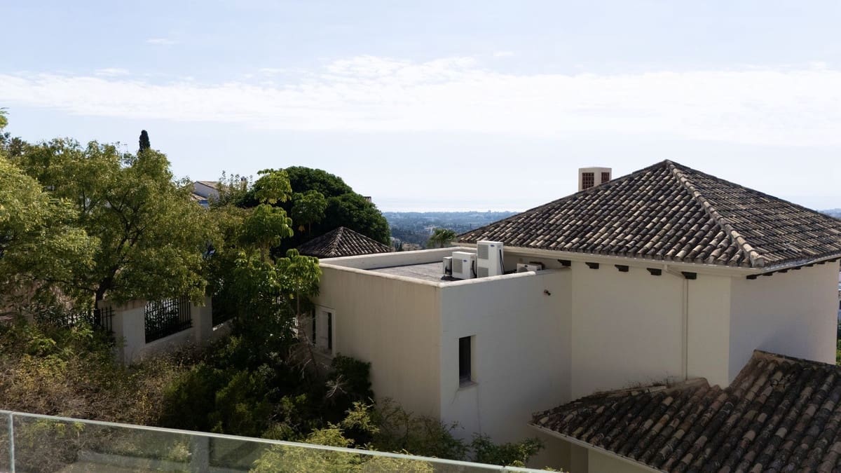 6 bedroom Villa for sale in Los Arqueros with pool garage - € 3,250,000 (Ref: 9733280)