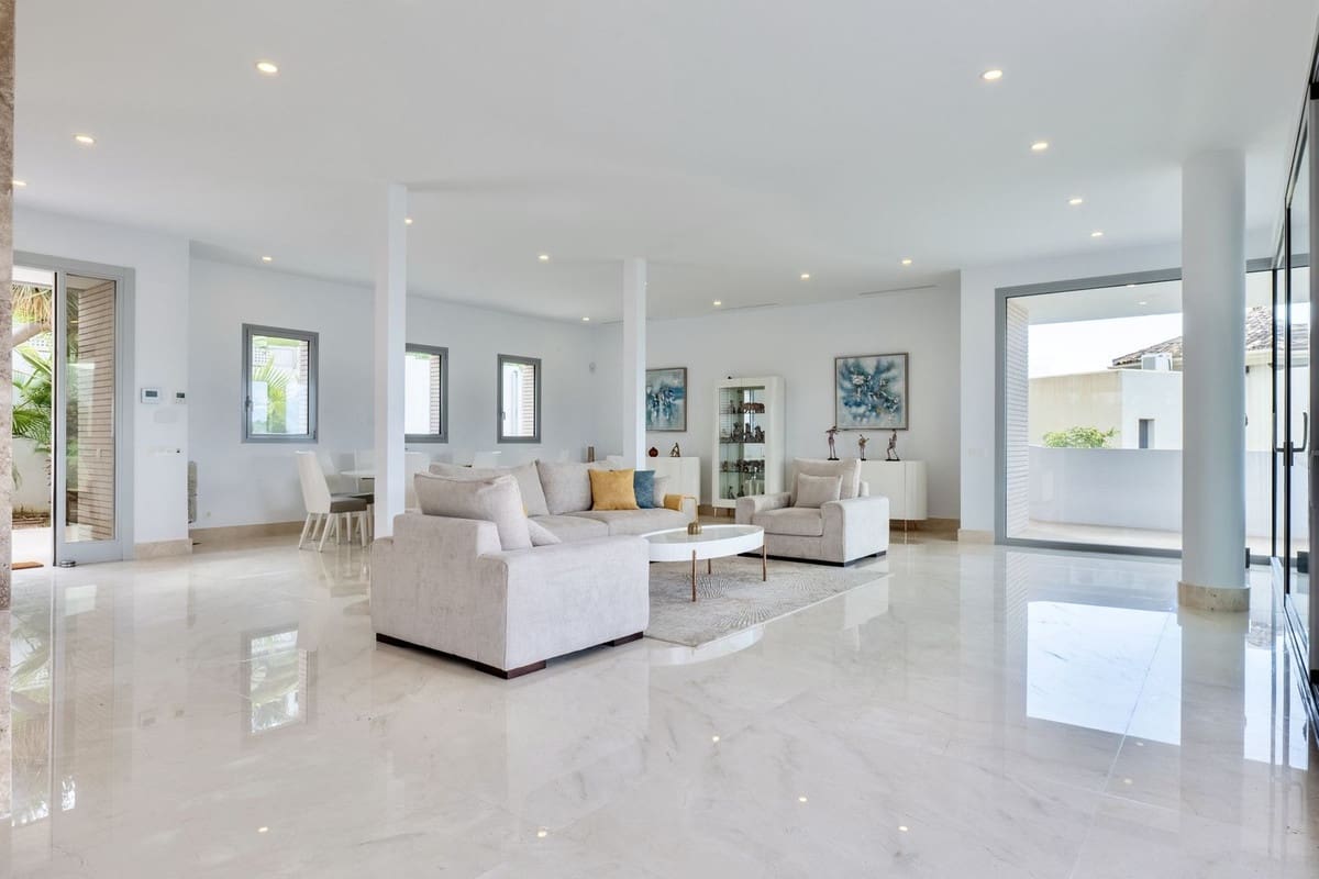 6 bedroom Villa for sale in Los Arqueros with pool garage - € 3,250,000 (Ref: 9733280)