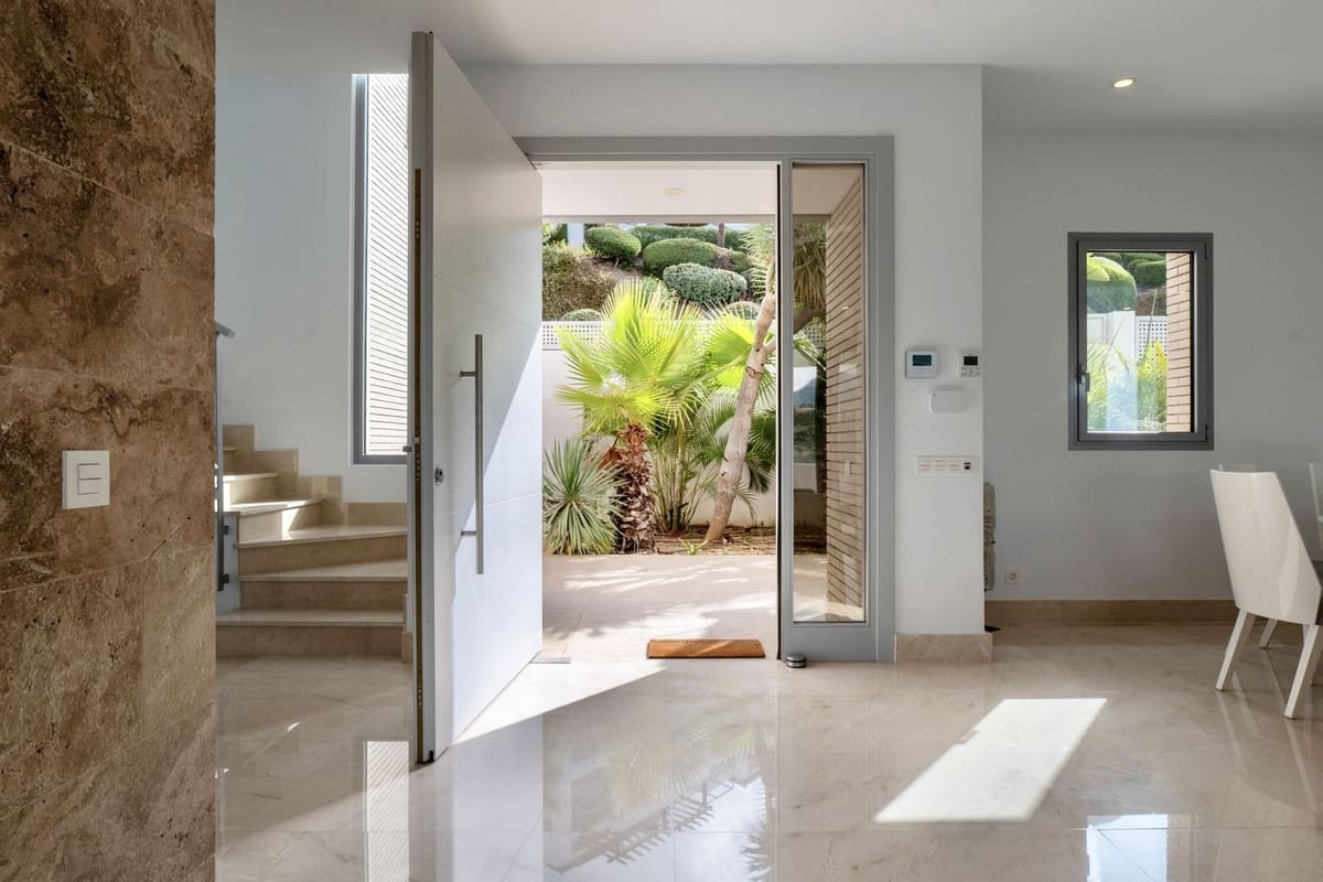 6 bedroom Villa for sale in Los Arqueros with pool garage - € 3,250,000 (Ref: 9733280)