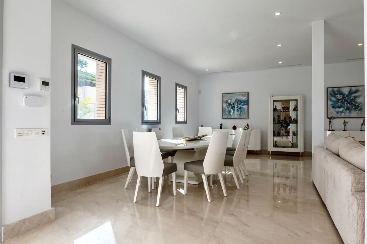 6 bedroom Villa for sale in Los Arqueros with pool garage - € 3,250,000 (Ref: 9733280)