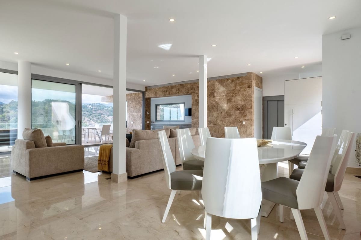 6 bedroom Villa for sale in Los Arqueros with pool garage - € 3,250,000 (Ref: 9733280)