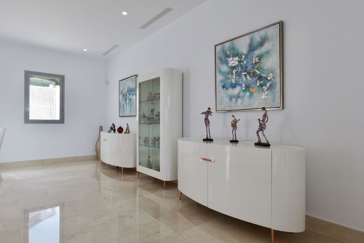 6 bedroom Villa for sale in Los Arqueros with pool garage - € 3,250,000 (Ref: 9733280)