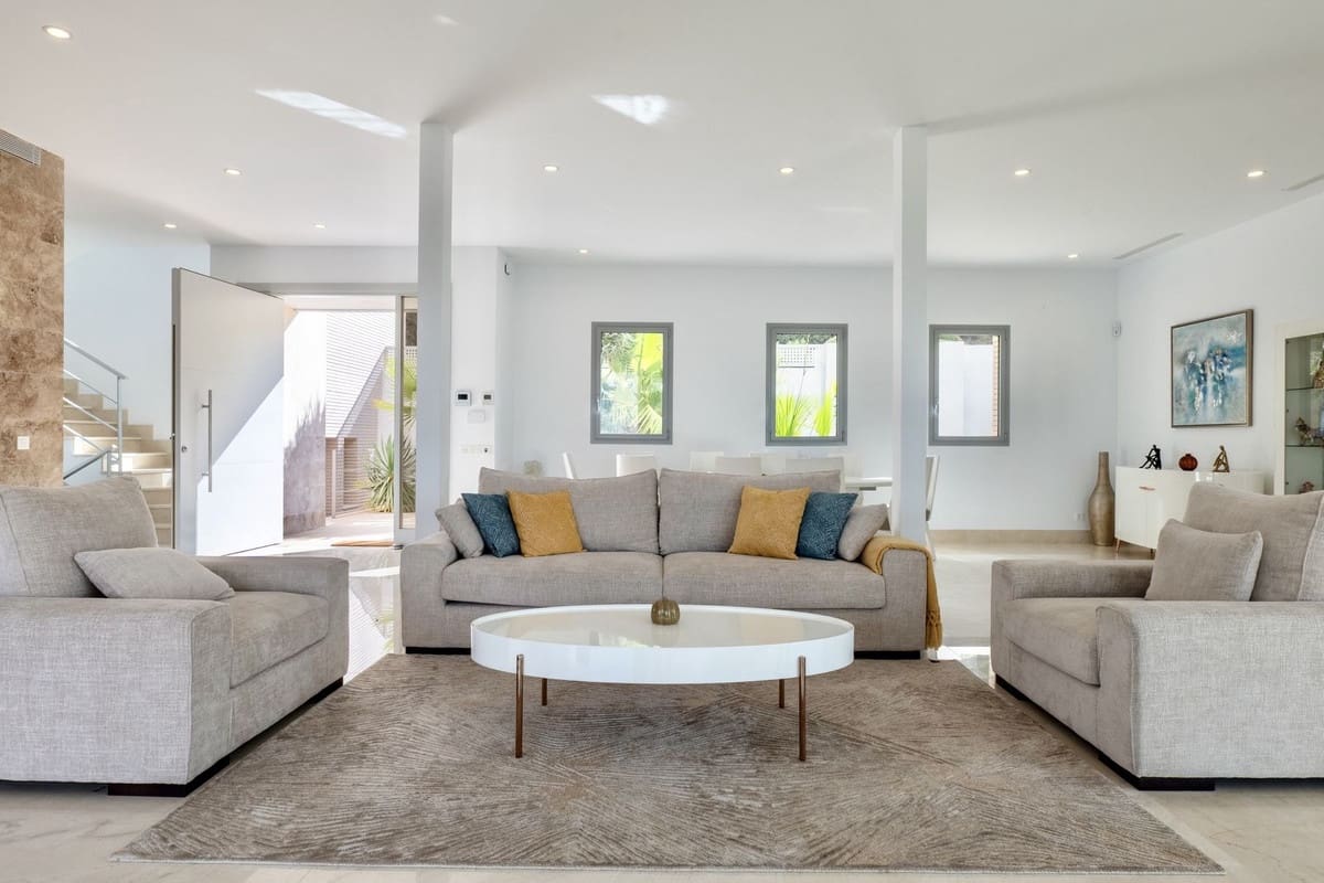 6 bedroom Villa for sale in Los Arqueros with pool garage - € 3,250,000 (Ref: 9733280)