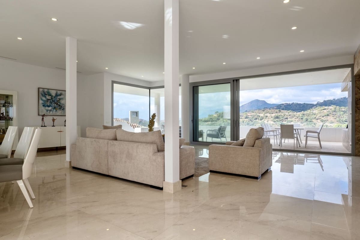 6 bedroom Villa for sale in Los Arqueros with pool garage - € 3,250,000 (Ref: 9733280)
