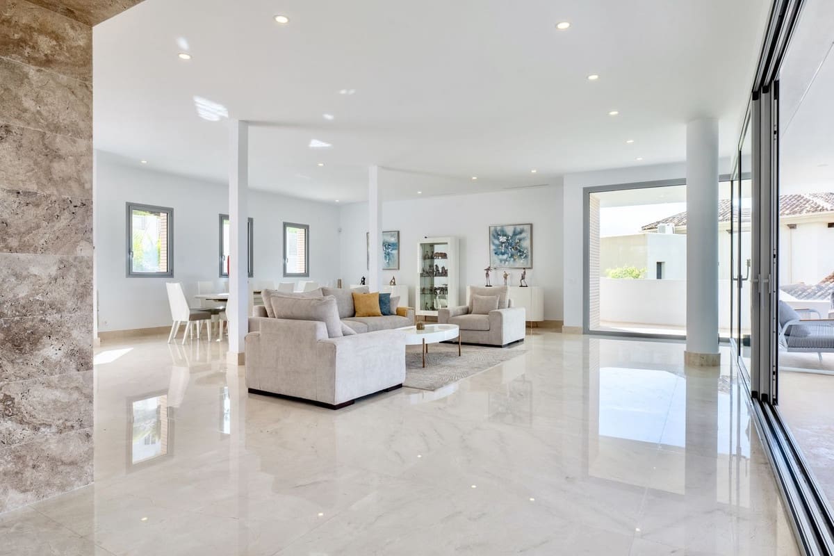 6 bedroom Villa for sale in Los Arqueros with pool garage - € 3,250,000 (Ref: 9733280)