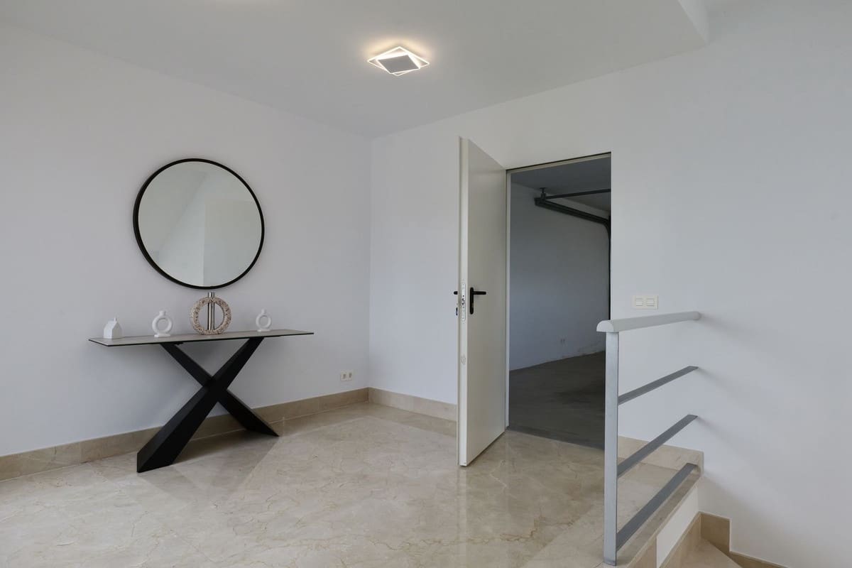 6 bedroom Villa for sale in Los Arqueros with pool garage - € 3,250,000 (Ref: 9733280)