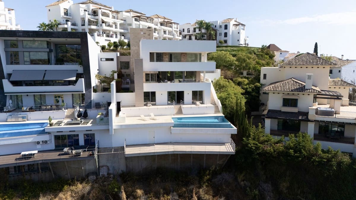 6 bedroom Villa for sale in Los Arqueros with pool garage - € 3,250,000 (Ref: 9733280)