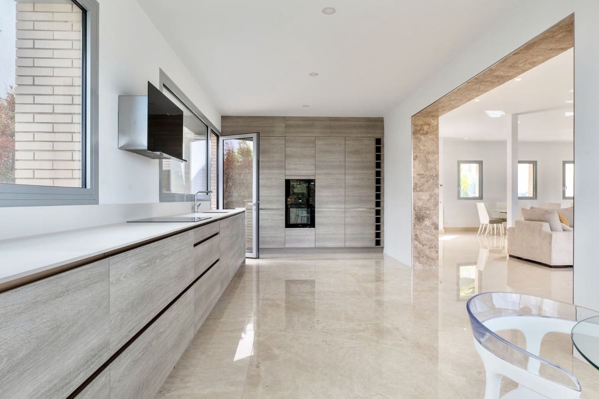 6 bedroom Villa for sale in Los Arqueros with pool garage - € 3,250,000 (Ref: 9733280)