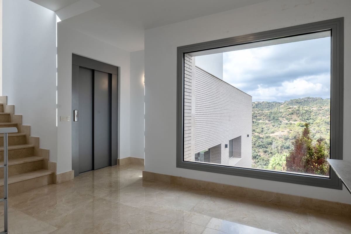 6 bedroom Villa for sale in Los Arqueros with pool garage - € 3,250,000 (Ref: 9733280)