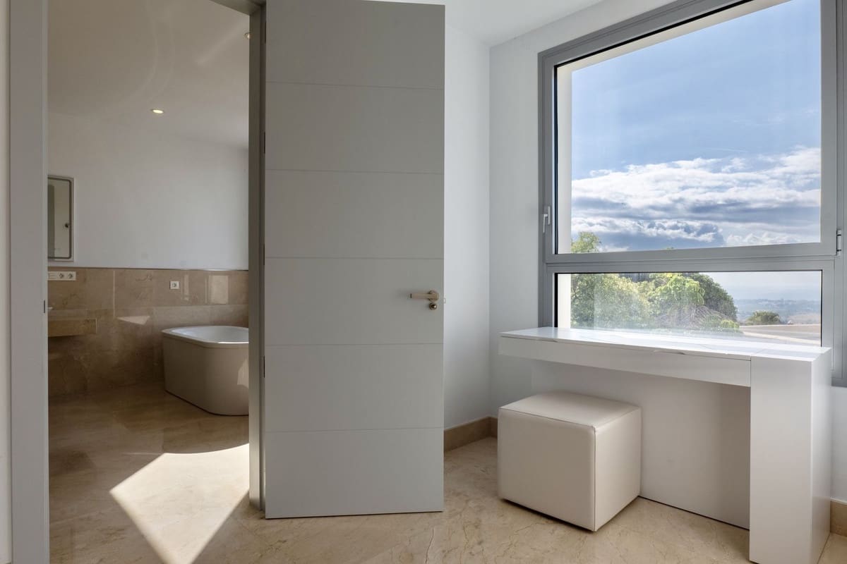 6 bedroom Villa for sale in Los Arqueros with pool garage - € 3,250,000 (Ref: 9733280)