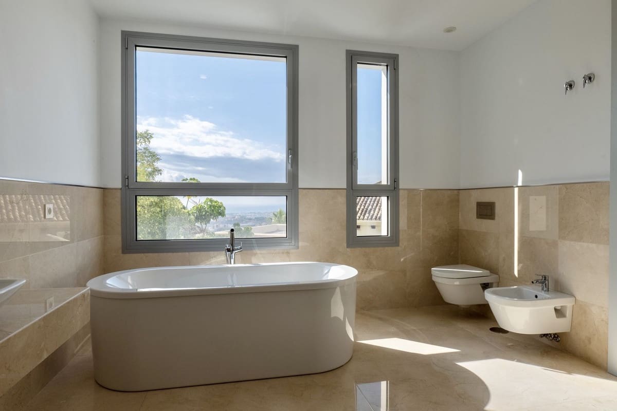 6 bedroom Villa for sale in Los Arqueros with pool garage - € 3,250,000 (Ref: 9733280)