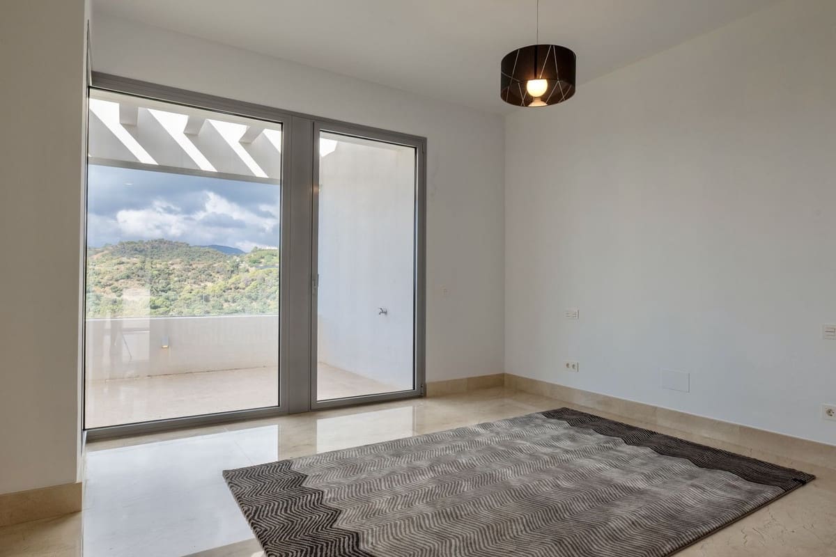 6 bedroom Villa for sale in Los Arqueros with pool garage - € 3,250,000 (Ref: 9733280)