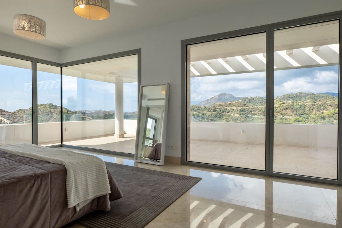 6 bedroom Villa for sale in Los Arqueros with pool garage - € 3,250,000 (Ref: 9733280)