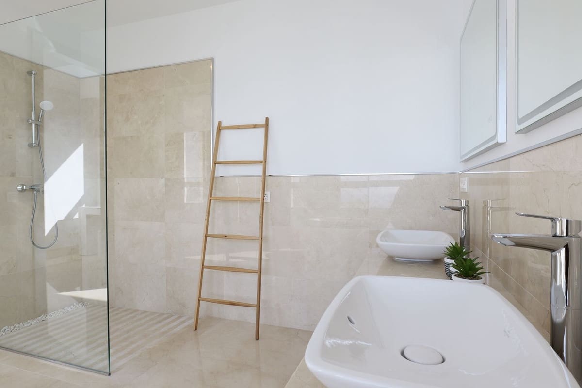 6 bedroom Villa for sale in Los Arqueros with pool garage - € 3,250,000 (Ref: 9733280)