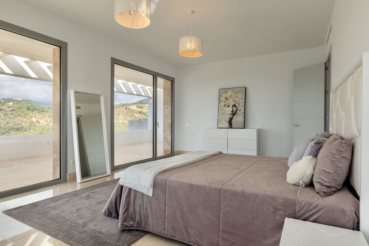 6 bedroom Villa for sale in Los Arqueros with pool garage - € 3,250,000 (Ref: 9733280)