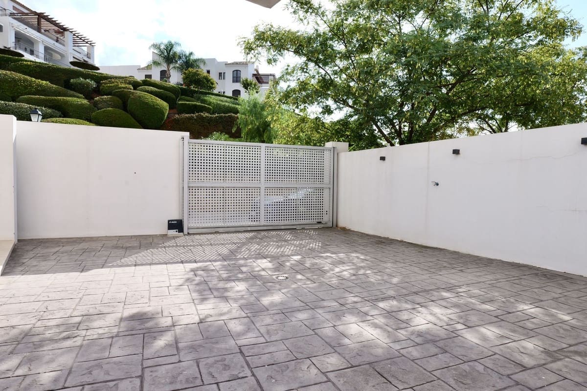 6 bedroom Villa for sale in Los Arqueros with pool garage - € 3,250,000 (Ref: 9733280)