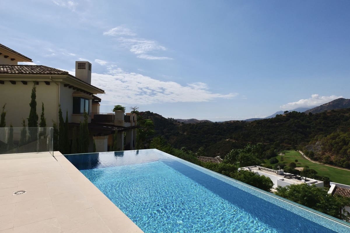 6 bedroom Villa for sale in Los Arqueros with pool garage - € 3,250,000 (Ref: 9733280)