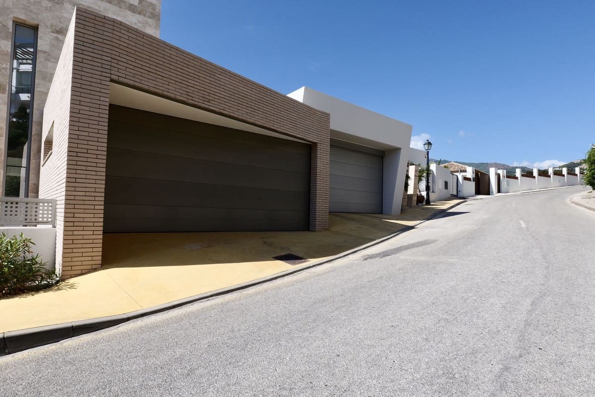 6 bedroom Villa for sale in Los Arqueros with pool garage - € 3,250,000 (Ref: 9733280)