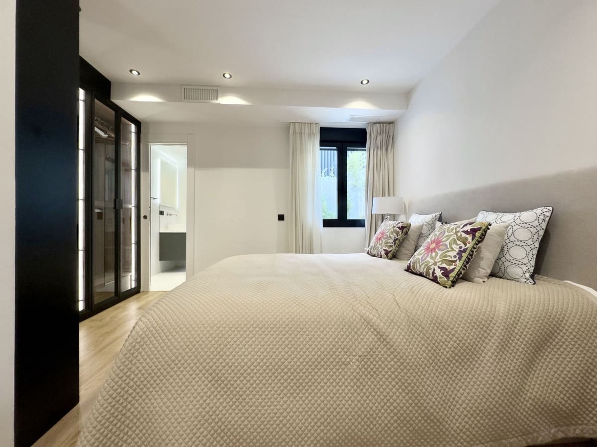 5 sypialnia Willa na sprzedaż w Marbella z basenem garażem - 2 495 000 € (Ref: 9733284)