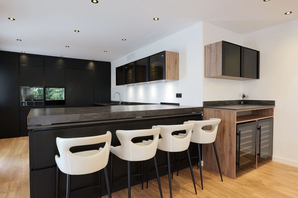 5 sypialnia Willa na sprzedaż w Marbella z basenem garażem - 2 495 000 € (Ref: 9733284)