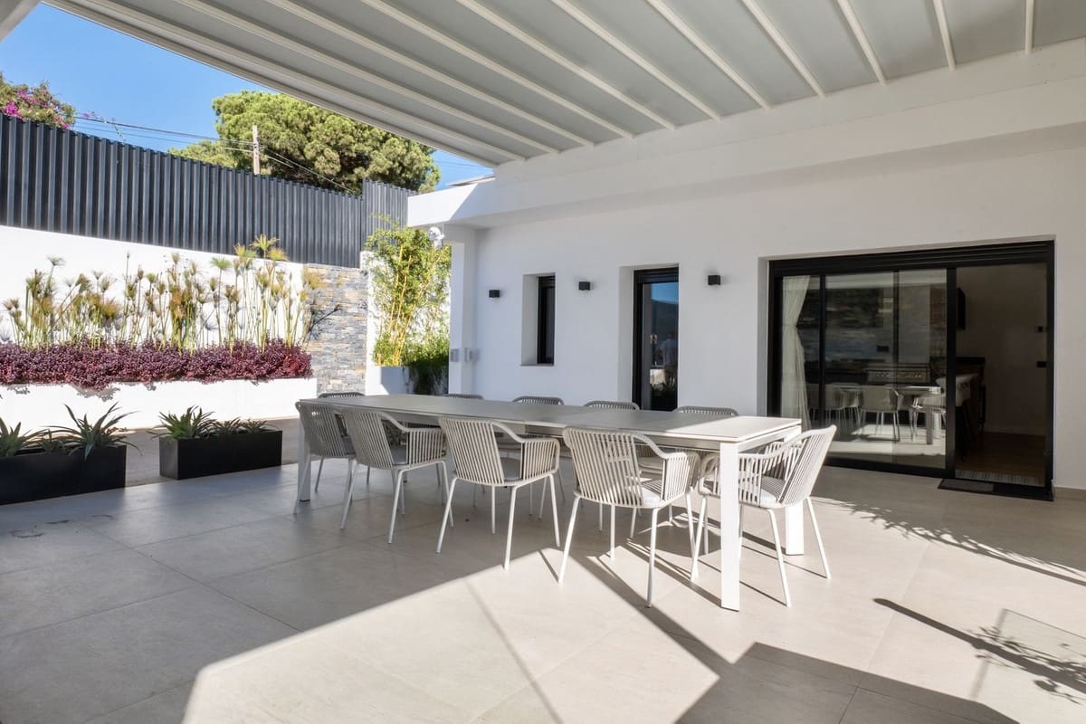 5 sypialnia Willa na sprzedaż w Marbella z basenem garażem - 2 495 000 € (Ref: 9733284)