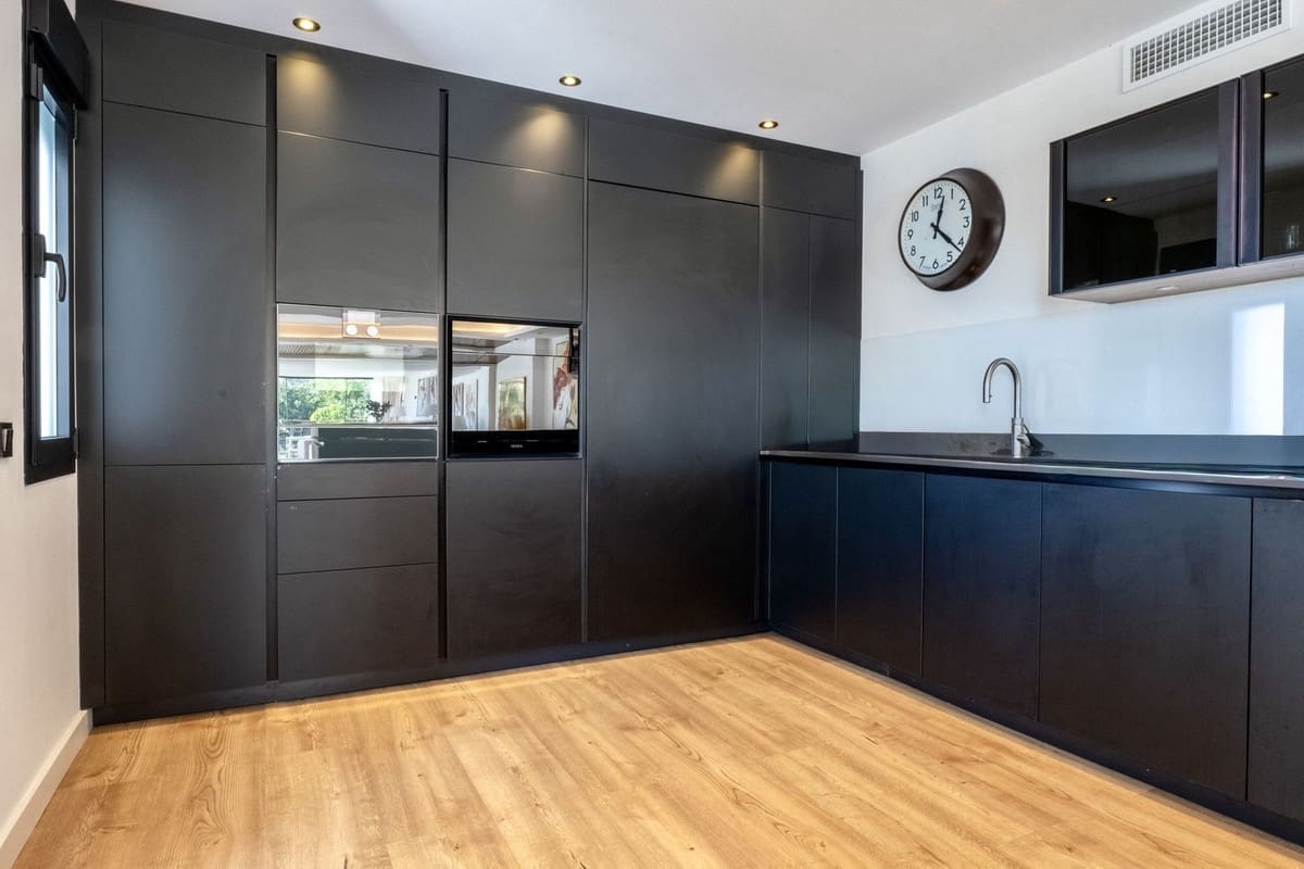 5 sypialnia Willa na sprzedaż w Marbella z basenem garażem - 2 495 000 € (Ref: 9733284)