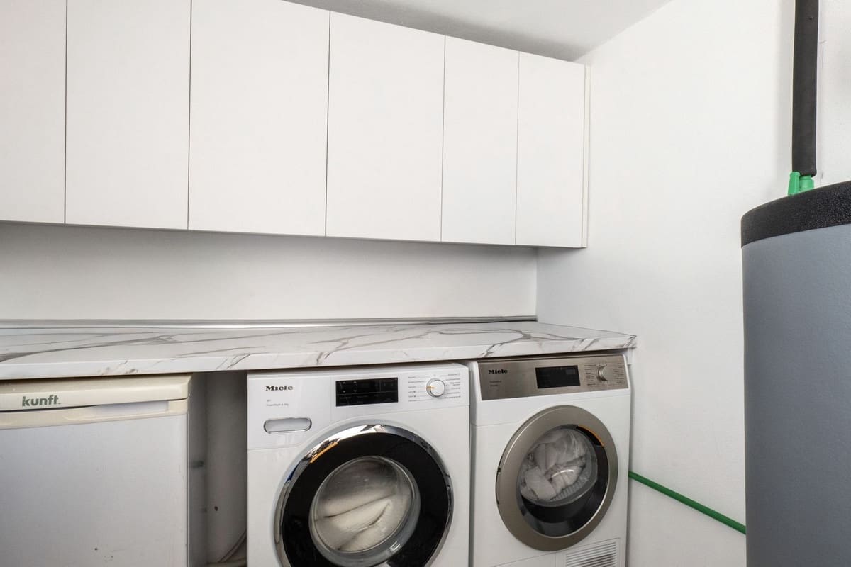 5 sypialnia Willa na sprzedaż w Marbella z basenem garażem - 2 495 000 € (Ref: 9733284)