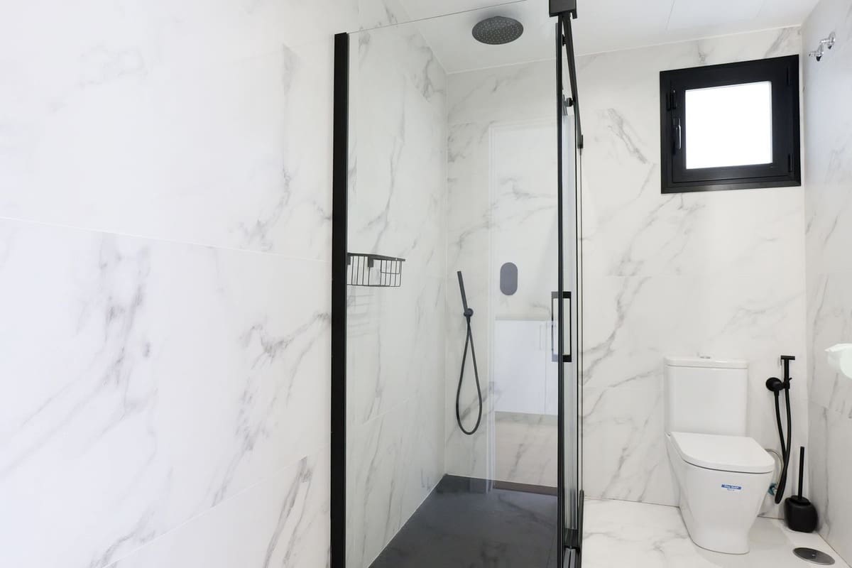 5 sypialnia Willa na sprzedaż w Marbella z basenem garażem - 2 495 000 € (Ref: 9733284)