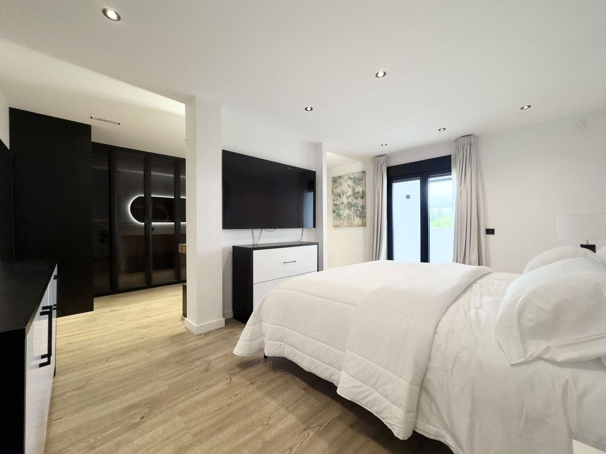 5 sypialnia Willa na sprzedaż w Marbella z basenem garażem - 2 495 000 € (Ref: 9733284)