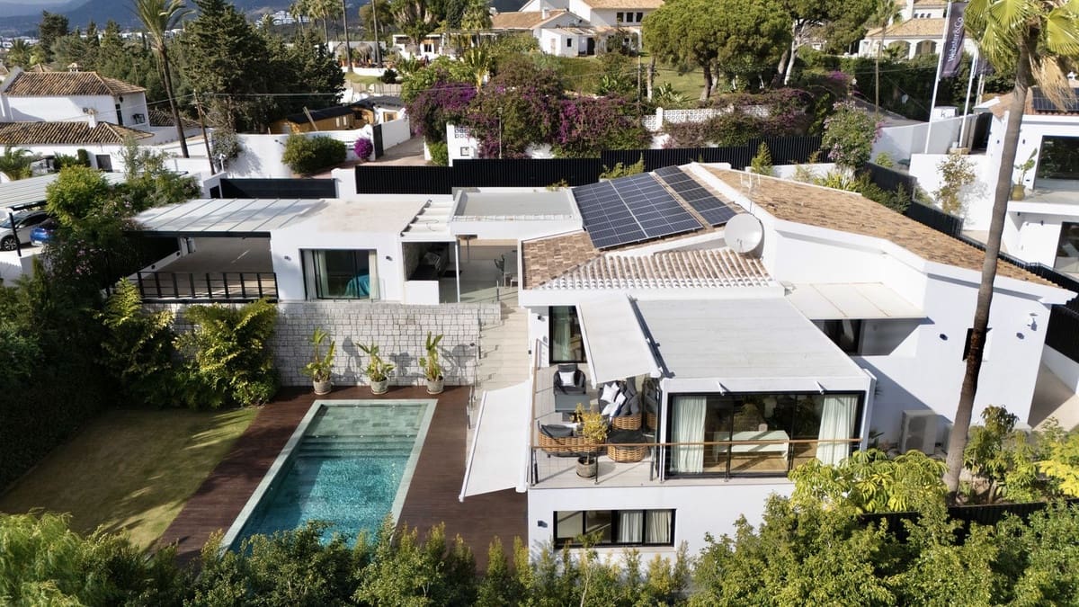 5 sypialnia Willa na sprzedaż w Marbella z basenem garażem - 2 495 000 € (Ref: 9733284)