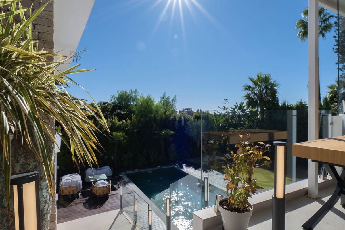 5 sypialnia Willa na sprzedaż w Marbella z basenem garażem - 2 495 000 € (Ref: 9733284)