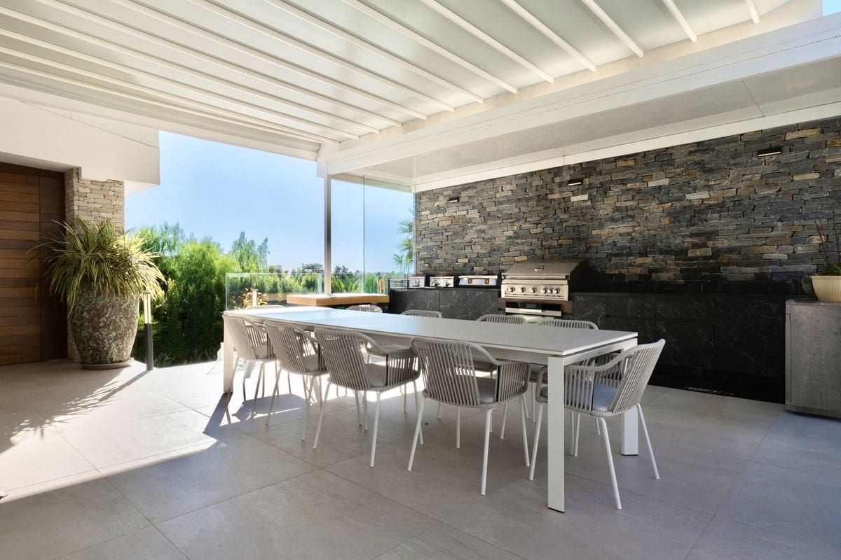 5 sypialnia Willa na sprzedaż w Marbella z basenem garażem - 2 495 000 € (Ref: 9733284)