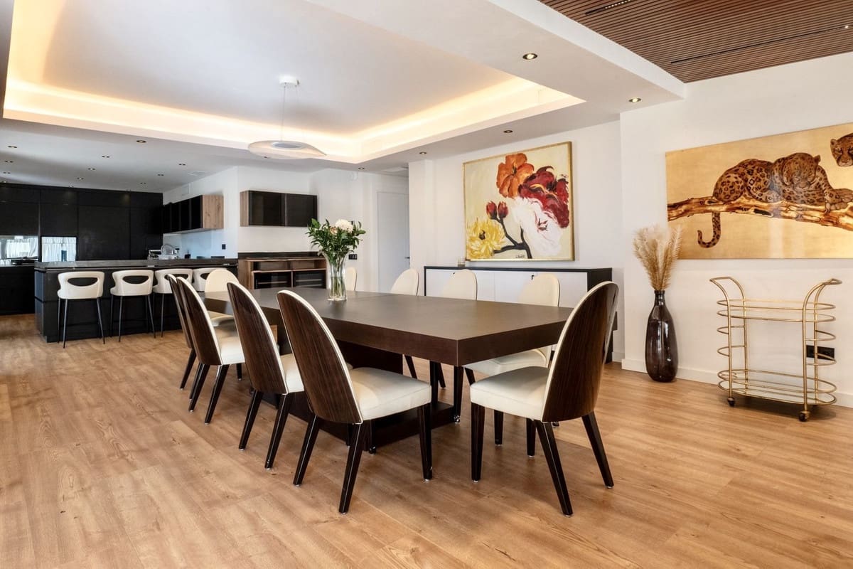 5 sypialnia Willa na sprzedaż w Marbella z basenem garażem - 2 495 000 € (Ref: 9733284)