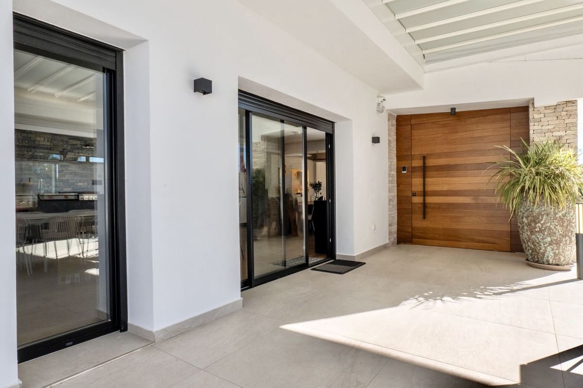 5 sypialnia Willa na sprzedaż w Marbella z basenem garażem - 2 495 000 € (Ref: 9733284)