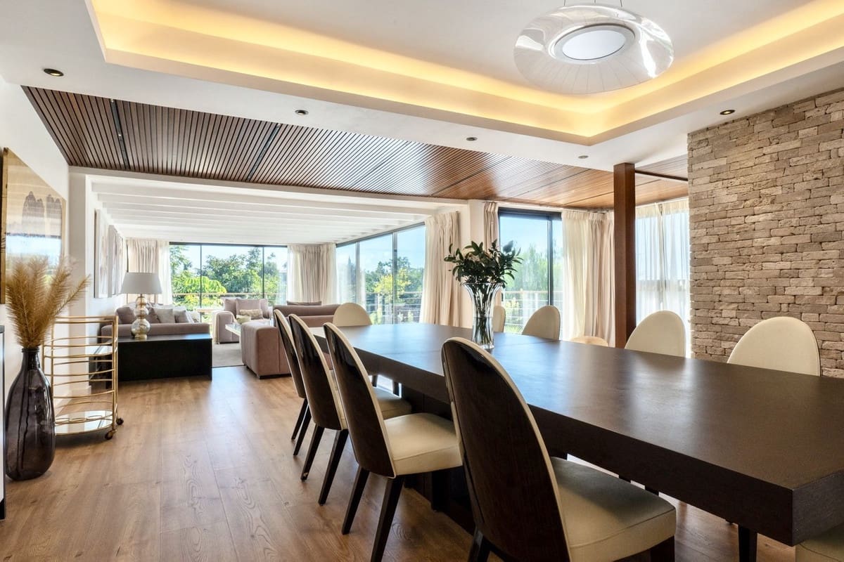 5 sypialnia Willa na sprzedaż w Marbella z basenem garażem - 2 495 000 € (Ref: 9733284)