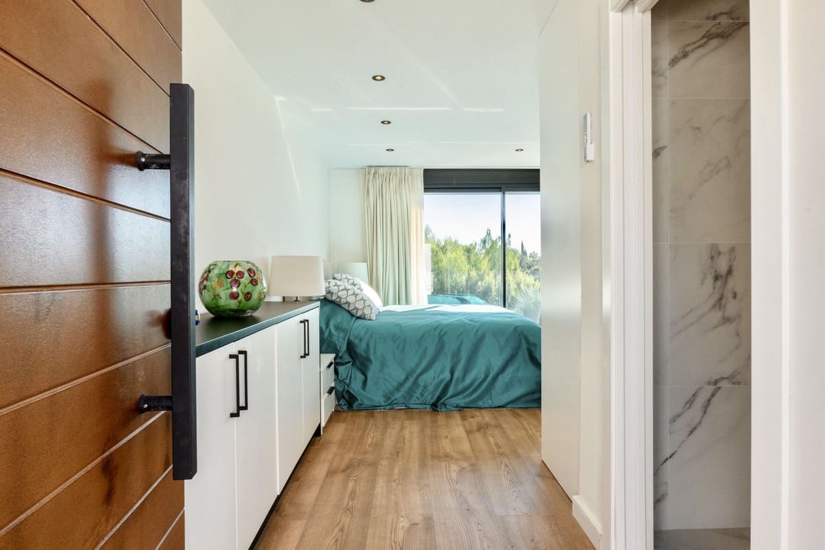 5 sypialnia Willa na sprzedaż w Marbella z basenem garażem - 2 495 000 € (Ref: 9733284)