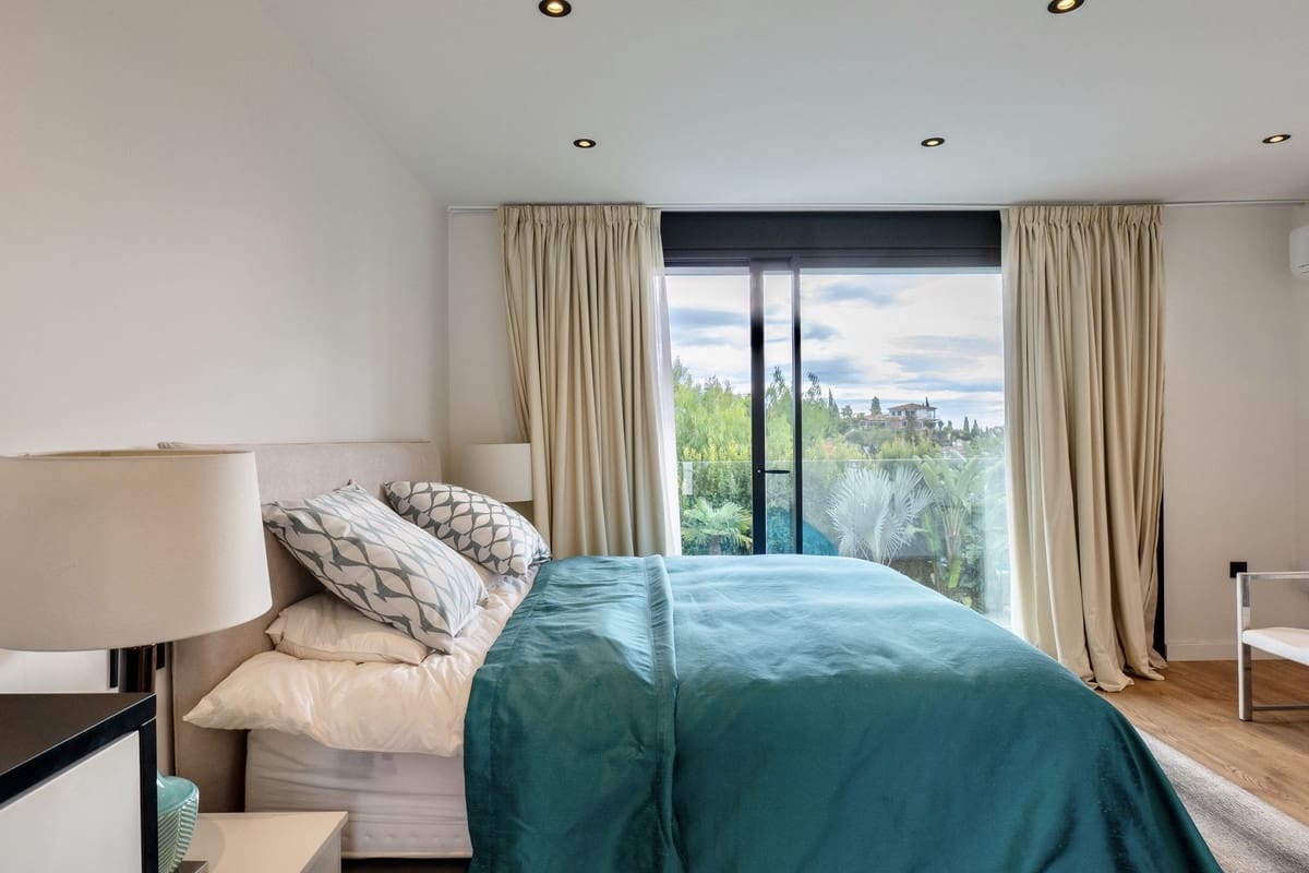 5 sypialnia Willa na sprzedaż w Marbella z basenem garażem - 2 495 000 € (Ref: 9733284)