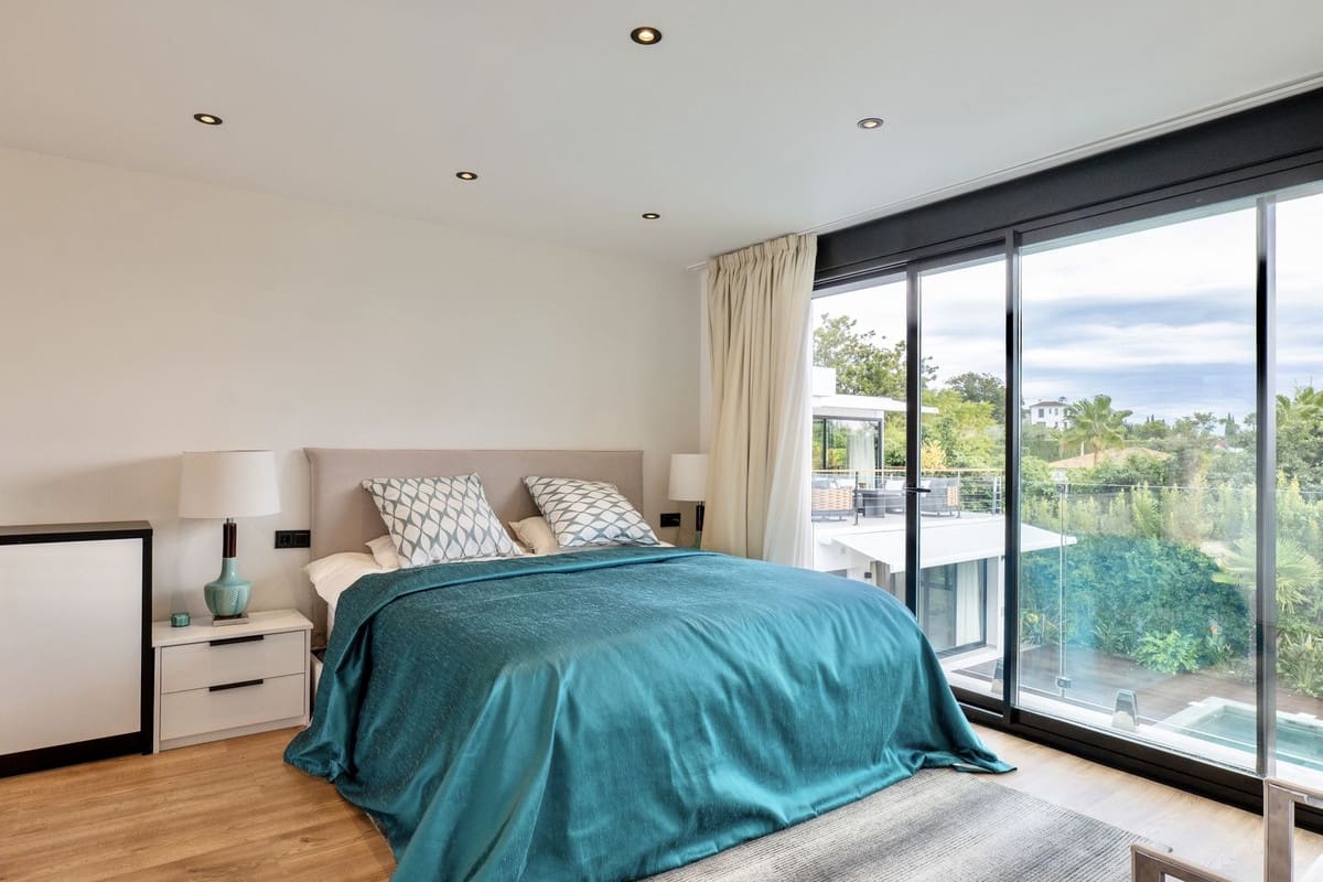 5 sypialnia Willa na sprzedaż w Marbella z basenem garażem - 2 495 000 € (Ref: 9733284)