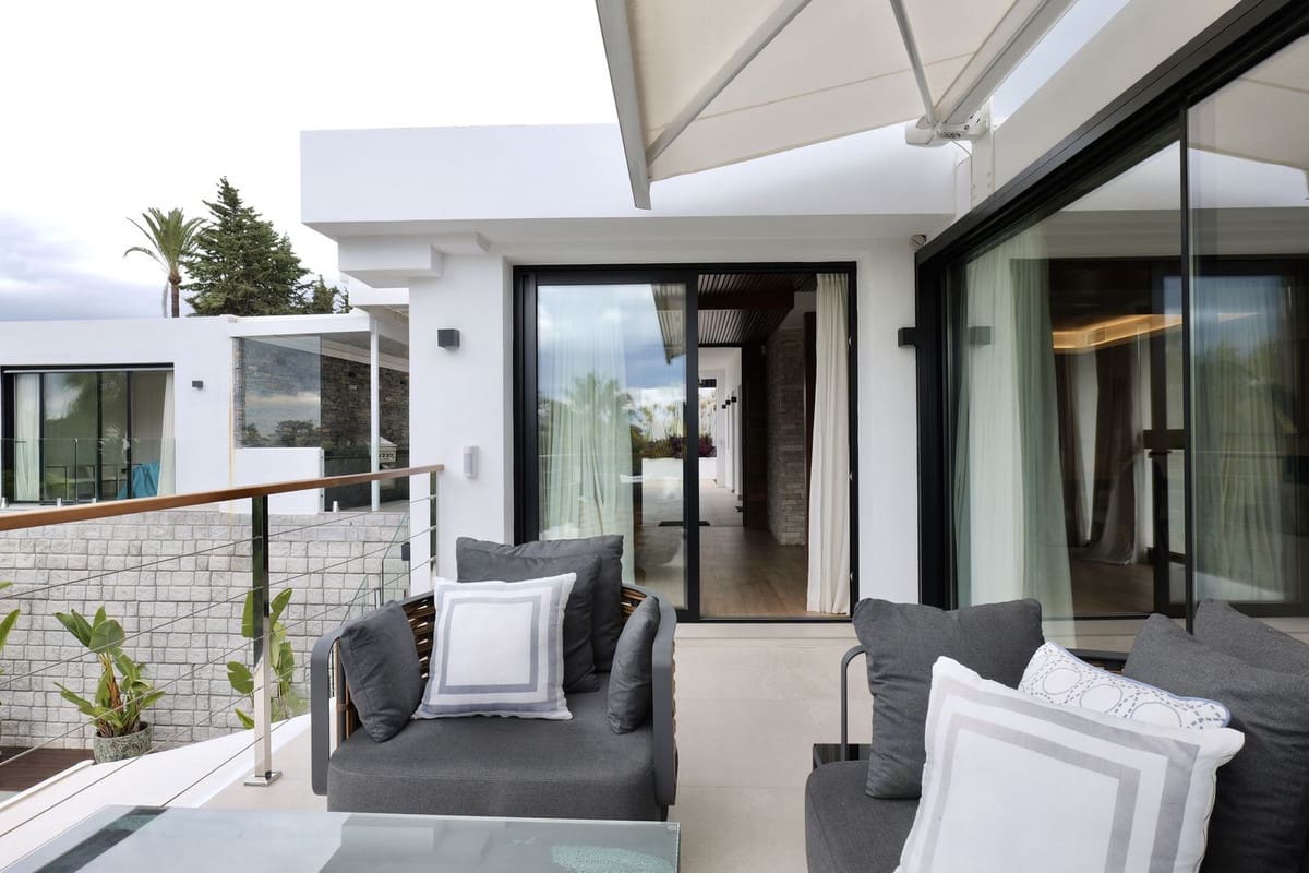 5 sypialnia Willa na sprzedaż w Marbella z basenem garażem - 2 495 000 € (Ref: 9733284)