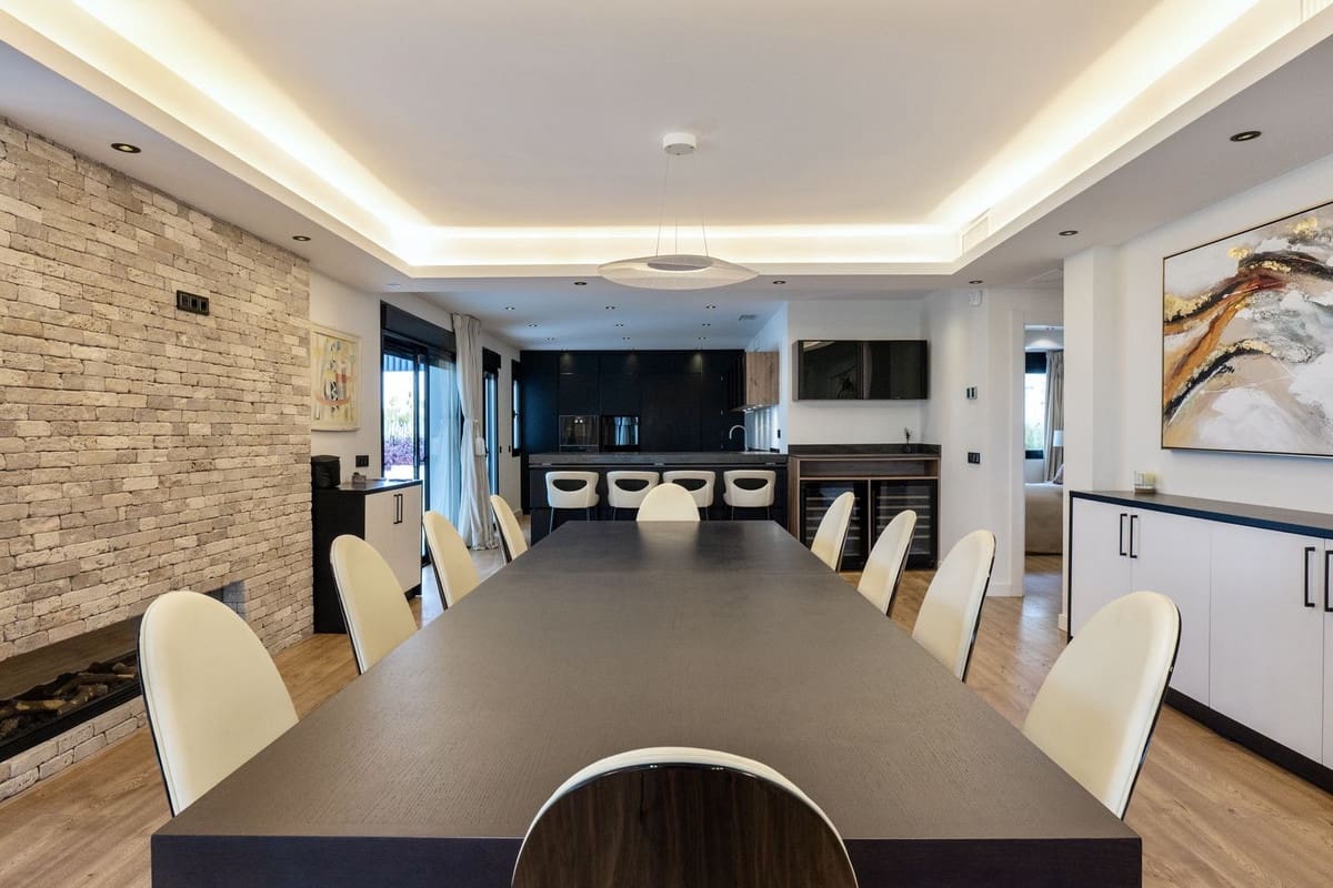 5 sypialnia Willa na sprzedaż w Marbella z basenem garażem - 2 495 000 € (Ref: 9733284)