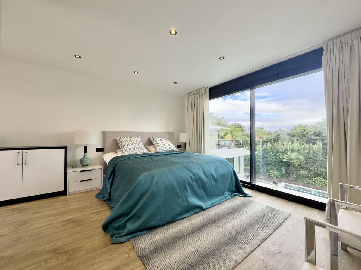 5 sypialnia Willa na sprzedaż w Marbella z basenem garażem - 2 495 000 € (Ref: 9733284)