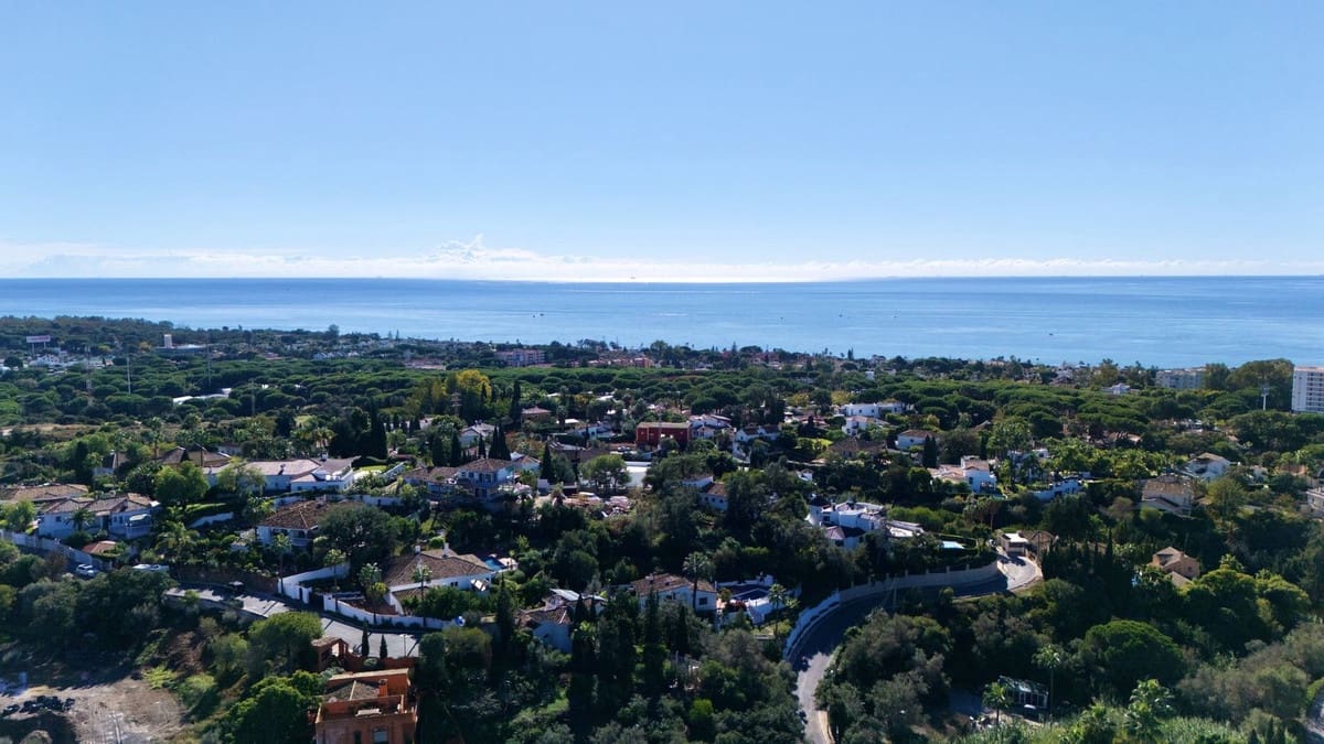 5 sypialnia Willa na sprzedaż w Marbella z basenem garażem - 2 495 000 € (Ref: 9733284)