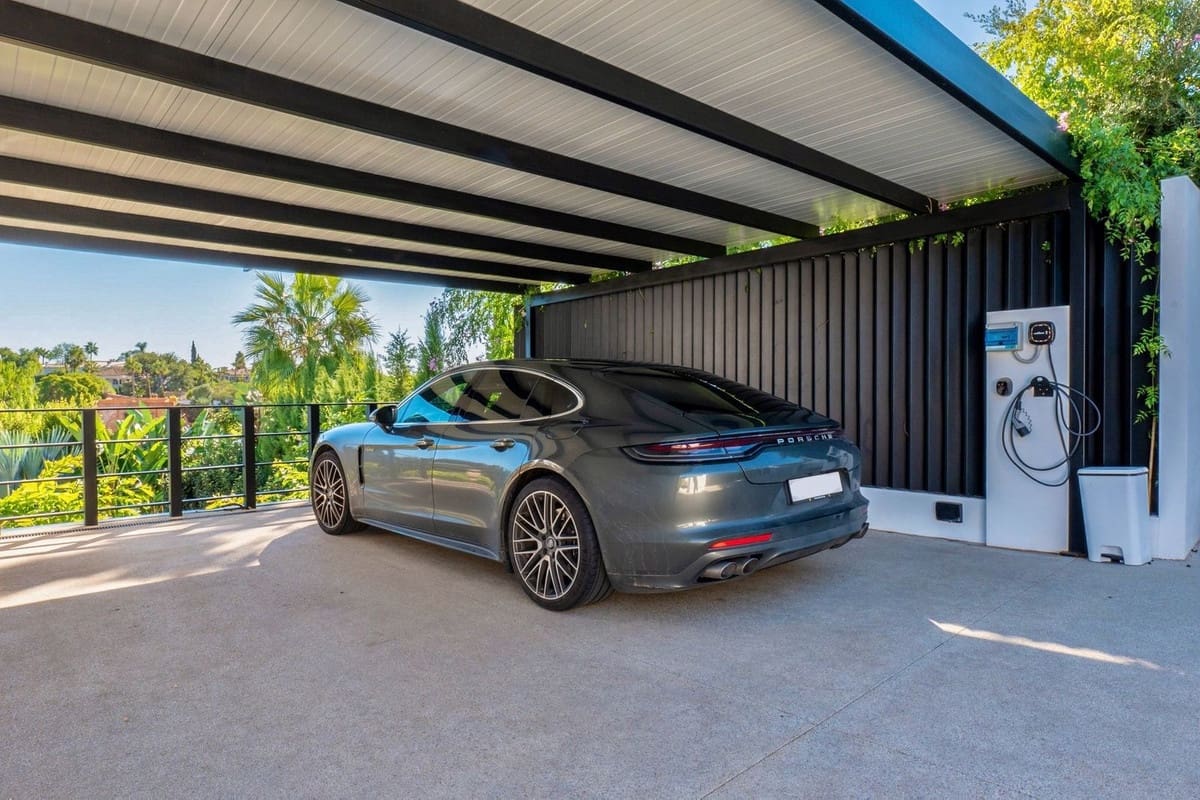 5 sypialnia Willa na sprzedaż w Marbella z basenem garażem - 2 495 000 € (Ref: 9733284)