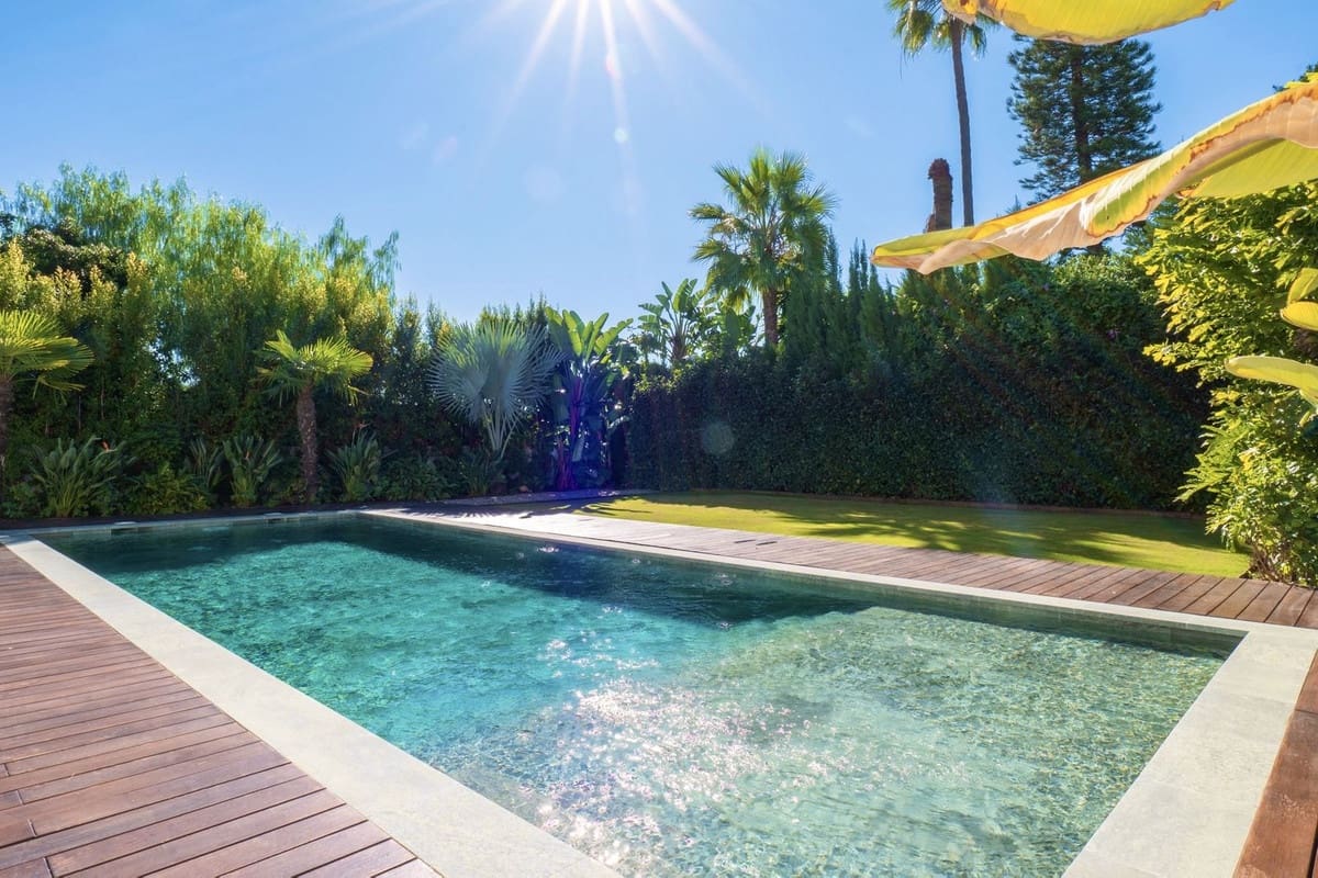 5 sypialnia Willa na sprzedaż w Marbella z basenem garażem - 2 495 000 € (Ref: 9733284)