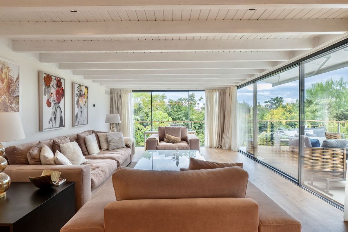 5 sypialnia Willa na sprzedaż w Marbella z basenem garażem - 2 495 000 € (Ref: 9733284)