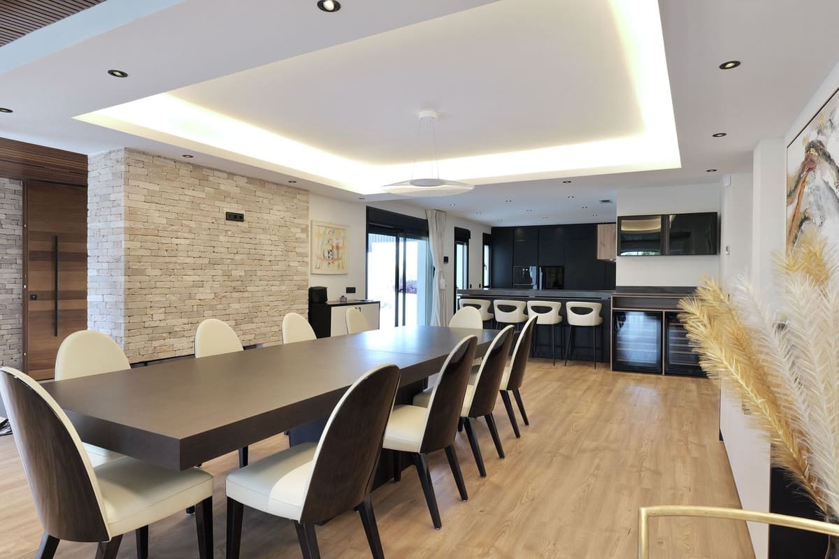 5 sypialnia Willa na sprzedaż w Marbella z basenem garażem - 2 495 000 € (Ref: 9733284)