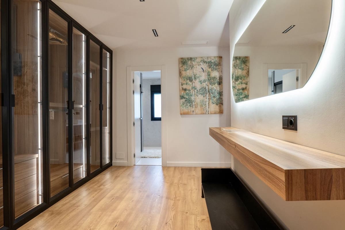 5 sypialnia Willa na sprzedaż w Marbella z basenem garażem - 2 495 000 € (Ref: 9733284)