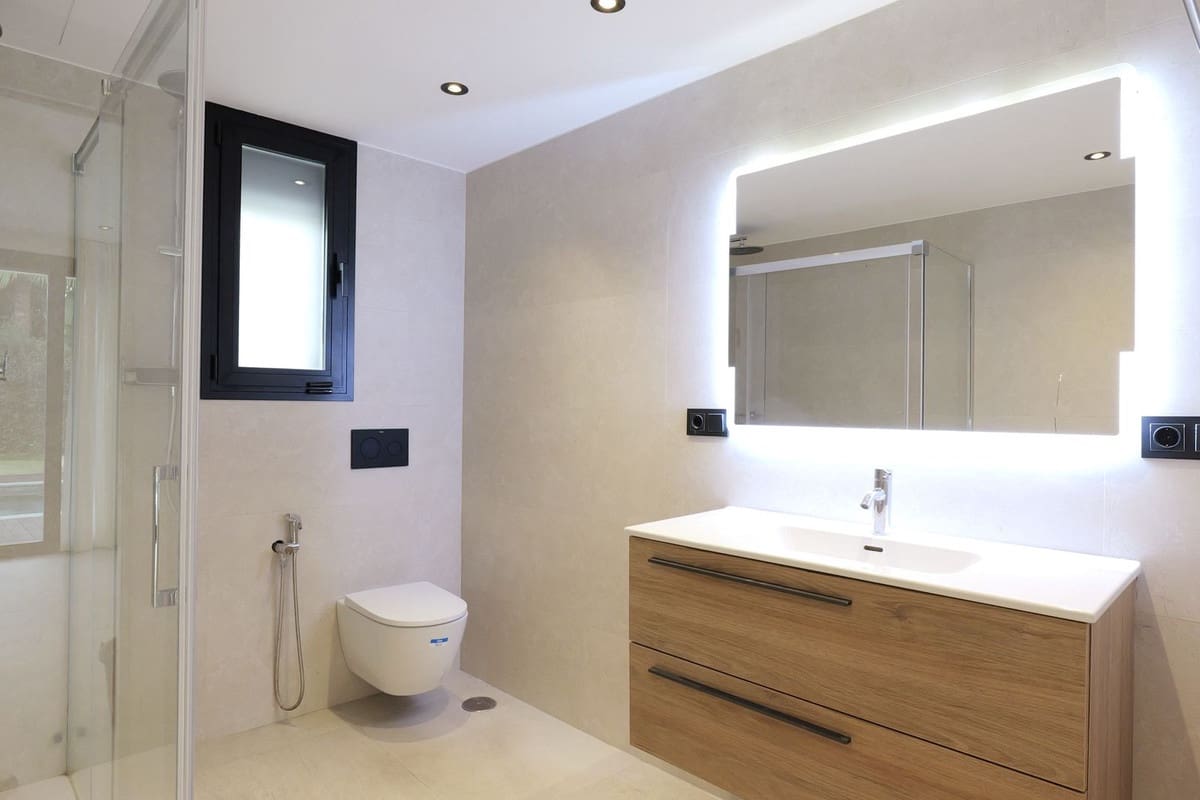 5 sypialnia Willa na sprzedaż w Marbella z basenem garażem - 2 495 000 € (Ref: 9733284)