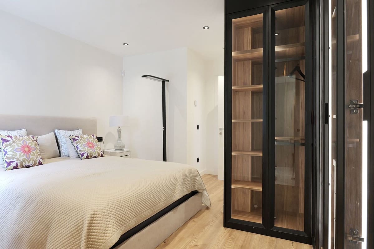 5 sypialnia Willa na sprzedaż w Marbella z basenem garażem - 2 495 000 € (Ref: 9733284)