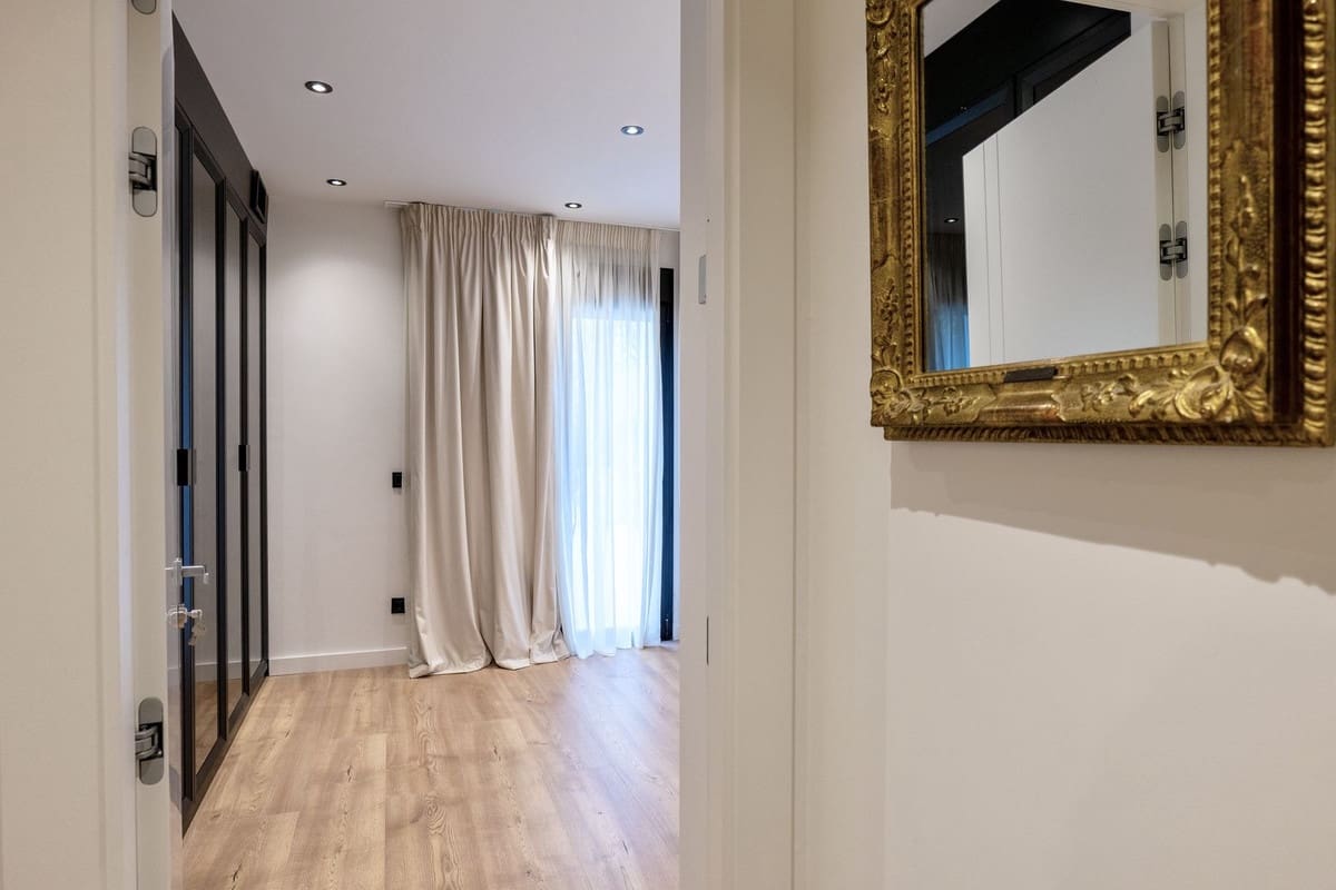 5 sypialnia Willa na sprzedaż w Marbella z basenem garażem - 2 495 000 € (Ref: 9733284)